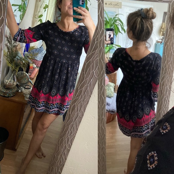 Folksy Black and Red Floral Paisley Shift Mini Dress 🌿 - Picture 4 of 10